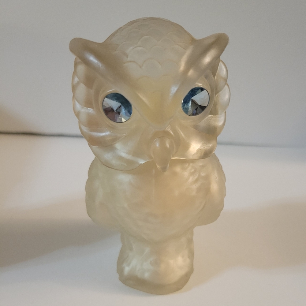 Avon Snow Owl Sonnet Powder Sachet Shaker Bottle Empty